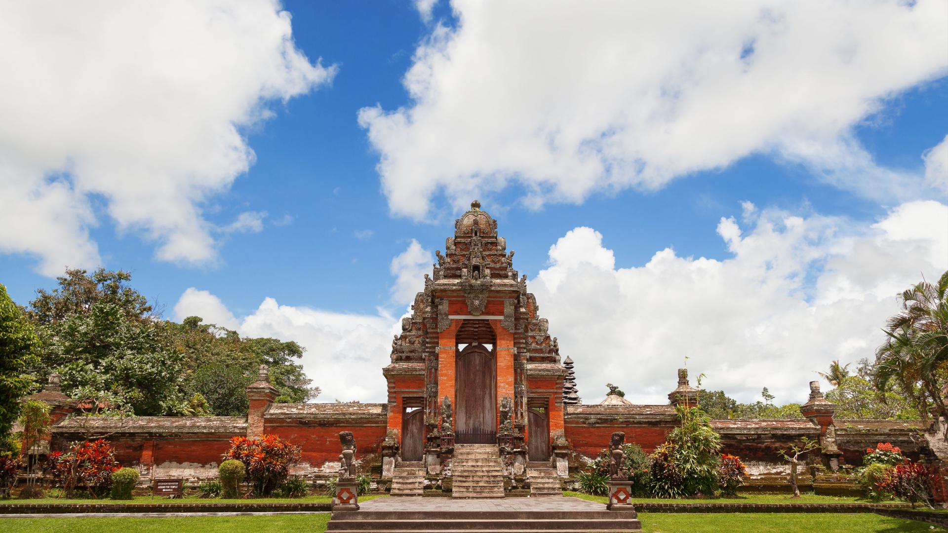 Explore Taman ayin temple in bali
