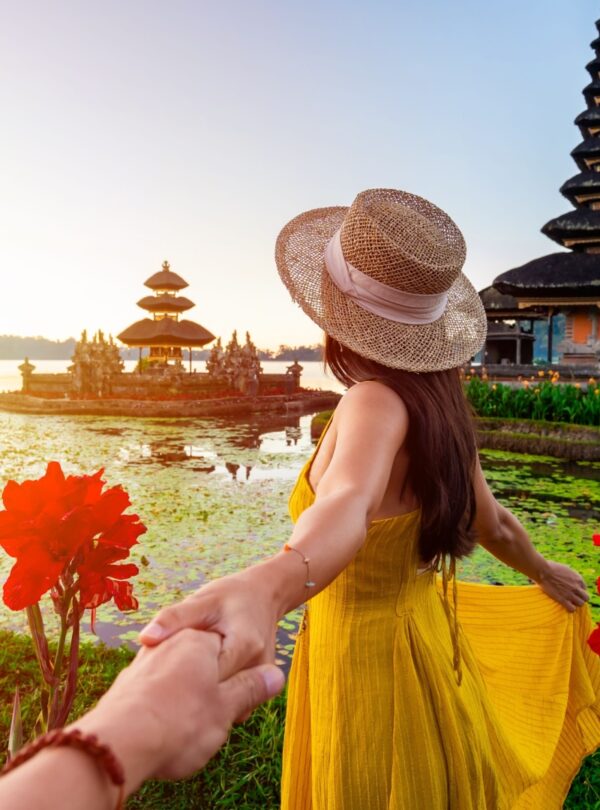 Explore ulun danu temple with private Bali driver