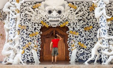 Learn how the Balinese make silver with traditional way