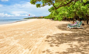 Discover nusa Dua beach with Bali driver