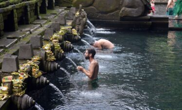 Explore Tirta Empul with private Bali driver